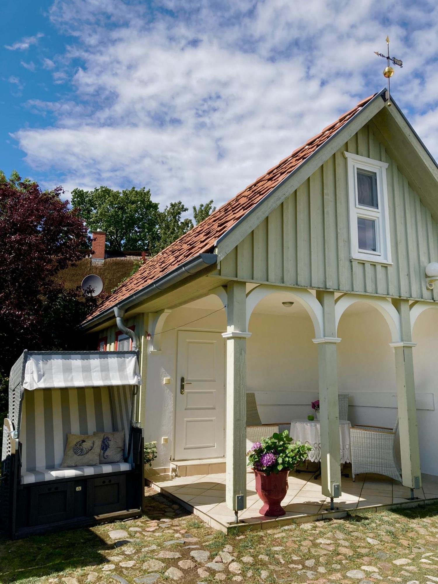 Kleines Haus Am Hafen - Ruhig Und Gruen Am Ortsrand Villa Prerow Exterior photo